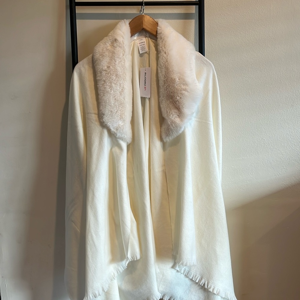 NWT Liz Claiborne Ivory Shawl Poncho with Fur Neck One Size